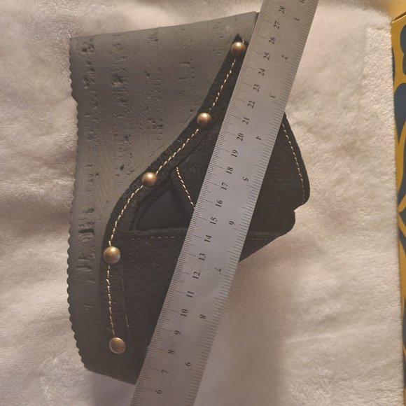 Sbicca Declan Black Suede Wedge NWT size 9 - Picture 11 of 11